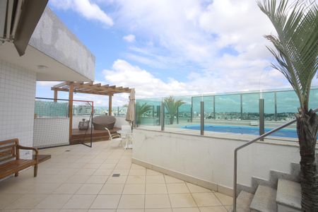 Apartamento à venda com 300m², 4 quartos e 4 vagasCobertura