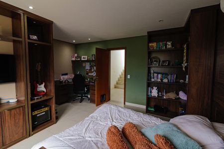 Casa de condomínio à venda com 300m², 5 quartos e 3 vagasSuíte 3