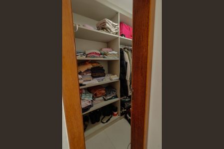 Casa de condomínio à venda com 300m², 5 quartos e 3 vagasCloset/Suíte 4