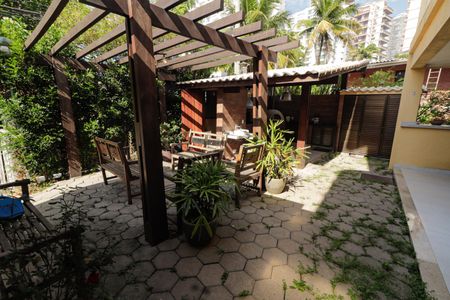 Casa de condomínio à venda com 300m², 5 quartos e 3 vagasÁrea comum