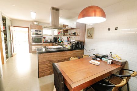 Casa de condomínio à venda com 300m², 5 quartos e 3 vagasCozinha