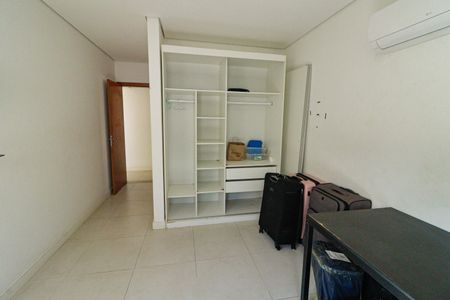 Casa de condomínio à venda com 300m², 5 quartos e 3 vagasSuíte 4