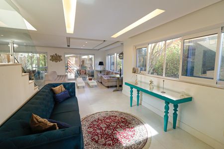 Casa de condomínio à venda com 300m², 5 quartos e 3 vagasSala