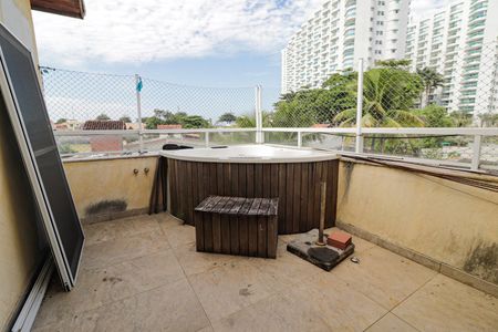 Casa de condomínio à venda com 300m², 5 quartos e 3 vagasOfurô/Suíte 5