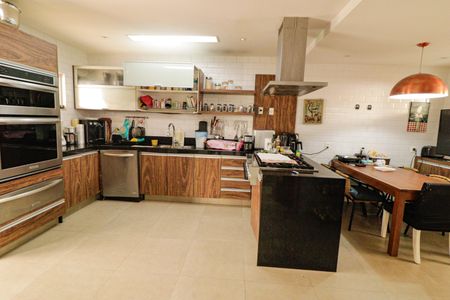 Casa de condomínio à venda com 300m², 5 quartos e 3 vagasCozinha