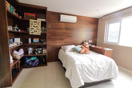 Casa de condomínio à venda com 300m², 5 quartos e 3 vagasSuíte 3