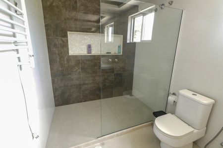 Casa de condomínio à venda com 300m², 5 quartos e 3 vagasBanheiro/Suíte 2