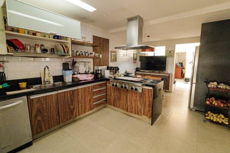 Casa de condomínio à venda com 300m², 5 quartos e 3 vagasCozinha