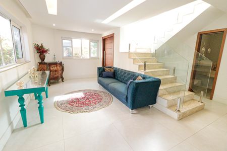 Casa de condomínio à venda com 300m², 5 quartos e 3 vagasSala