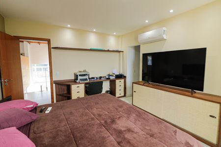 Casa de condomínio à venda com 300m², 5 quartos e 3 vagasSuíte 1