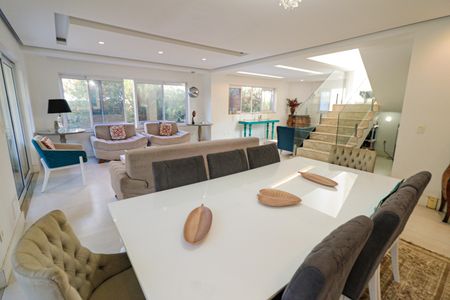 Casa de condomínio à venda com 300m², 5 quartos e 3 vagasSala