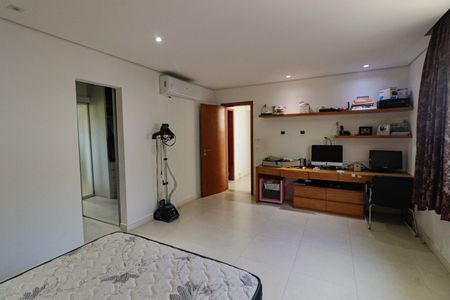 Casa de condomínio à venda com 300m², 5 quartos e 3 vagasSuíte 2