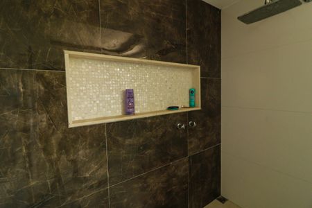 Casa de condomínio à venda com 300m², 5 quartos e 3 vagasBanheiro/Suíte 2