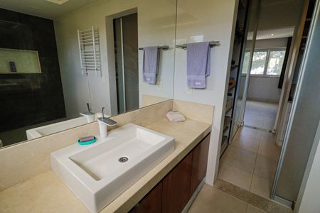 Casa de condomínio à venda com 300m², 5 quartos e 3 vagasBanheiro/Suíte 2