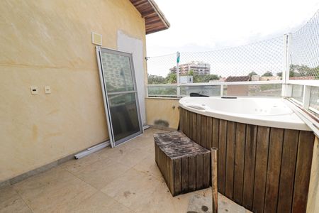 Casa de condomínio à venda com 300m², 5 quartos e 3 vagasOfurô/Suíte 5