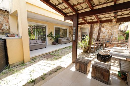 Casa de condomínio à venda com 300m², 5 quartos e 3 vagasÁrea comum