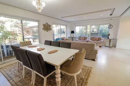 Casa de condomínio à venda com 300m², 5 quartos e 3 vagasSala