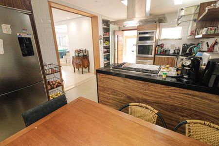 Casa de condomínio à venda com 300m², 5 quartos e 3 vagasCozinha