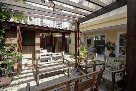 Casa de condomínio à venda com 300m², 5 quartos e 3 vagasÁrea comum