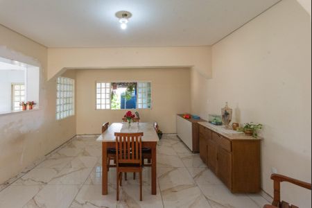 Casa à venda com 340m², 4 quartos e 4 vagas Casa à venda com 340m², 4 quartos e 4 vagasSala de Jantar