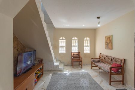 Casa à venda com 340m², 4 quartos e 4 vagas Casa à venda com 340m², 4 quartos e 4 vagasSala