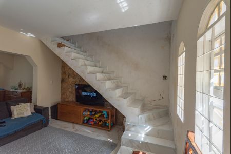 Casa à venda com 340m², 4 quartos e 4 vagas Casa à venda com 340m², 4 quartos e 4 vagasSala