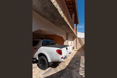 Casa à venda com 340m², 4 quartos e 4 vagas Casa à venda com 340m², 4 quartos e 4 vagasFachada