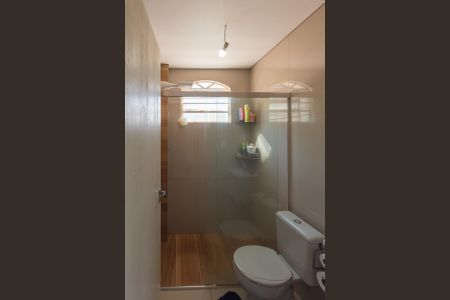 Casa à venda com 340m², 4 quartos e 4 vagas Casa à venda com 340m², 4 quartos e 4 vagasBanheiro 2