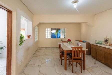 Casa à venda com 340m², 4 quartos e 4 vagas Casa à venda com 340m², 4 quartos e 4 vagasSala de Jantar