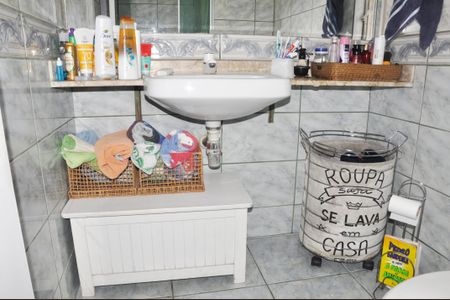 Apartamento à venda com 75m², 3 quartos e 1 vaga Apartamento à venda com 75m², 3 quartos e 1 vagaDetalhe - Banheiro Social