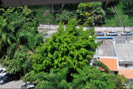 Apartamento à venda com 75m², 3 quartos e 1 vaga Apartamento à venda com 75m², 3 quartos e 1 vagaDetalhe - Vista da Cozinha e Área de Serviço