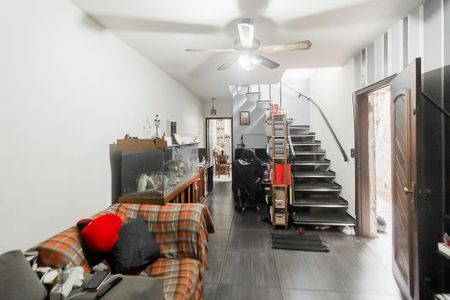 Casa à venda com 250m², 3 quartos e 2 vagas Casa à venda com 250m², 3 quartos e 2 vagasSala