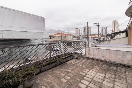 Casa à venda com 250m², 3 quartos e 2 vagas Casa à venda com 250m², 3 quartos e 2 vagasVaranda