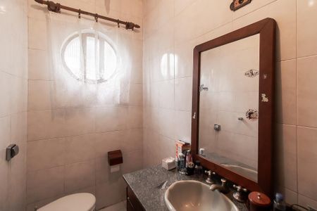 Casa à venda com 250m², 3 quartos e 2 vagas Casa à venda com 250m², 3 quartos e 2 vagasBanheiro