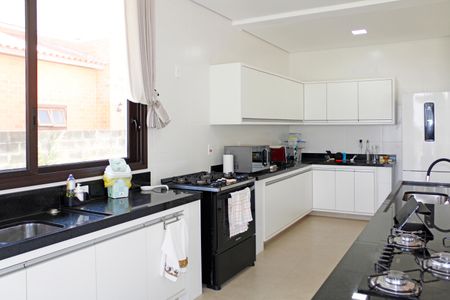 Casa de condomínio para alugar com 469m², 4 quartos e 8 vagasCozinha