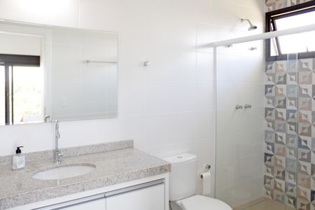 Casa de condomínio para alugar com 469m², 4 quartos e 8 vagasBanheiro