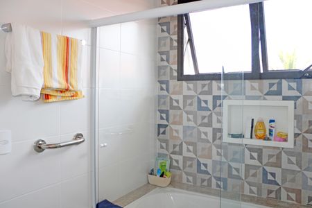 Casa de condomínio para alugar com 469m², 4 quartos e 8 vagasBanheiro