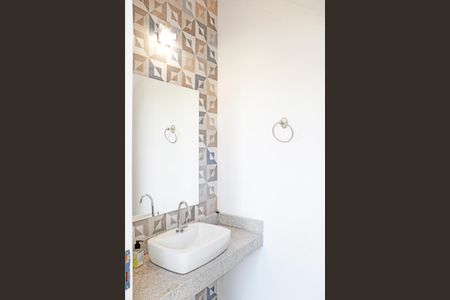 Casa de condomínio para alugar com 469m², 4 quartos e 8 vagasBanheiro