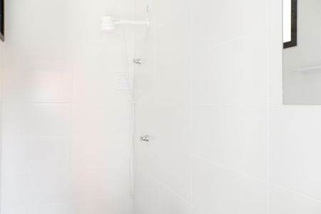 Casa de condomínio para alugar com 469m², 4 quartos e 8 vagasBanheiro de Serviço