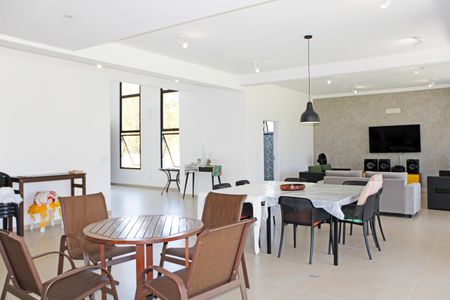 Casa de condomínio para alugar com 469m², 4 quartos e 8 vagasSala