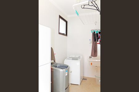 Casa de condomínio para alugar com 469m², 4 quartos e 8 vagasÁrea de Serviço