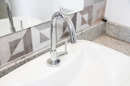 Casa de condomínio para alugar com 469m², 4 quartos e 8 vagasBanheiro