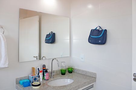 Casa de condomínio para alugar com 469m², 4 quartos e 8 vagasBanheiro