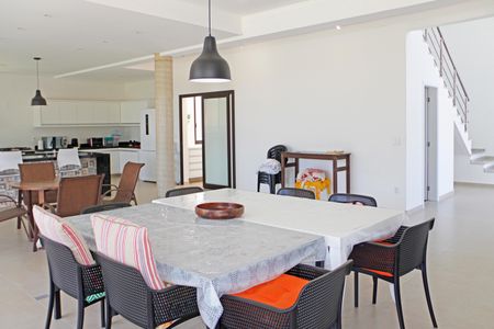 Casa de condomínio para alugar com 469m², 4 quartos e 8 vagasSala