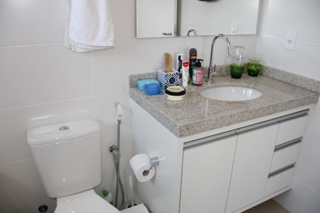 Casa de condomínio para alugar com 469m², 4 quartos e 8 vagasBanheiro