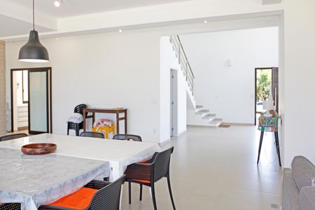 Casa de condomínio para alugar com 469m², 4 quartos e 8 vagasSala