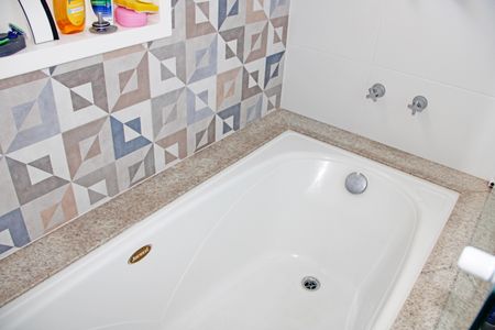 Casa de condomínio para alugar com 469m², 4 quartos e 8 vagasBanheiro