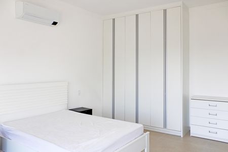 Casa de condomínio para alugar com 469m², 4 quartos e 8 vagasQuarto 2