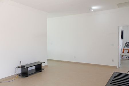 Casa de condomínio para alugar com 469m², 4 quartos e 8 vagasHall