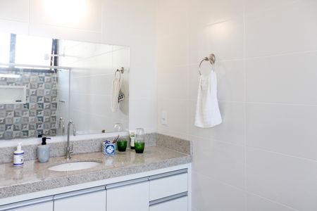 Casa de condomínio para alugar com 469m², 4 quartos e 8 vagasBanheiro